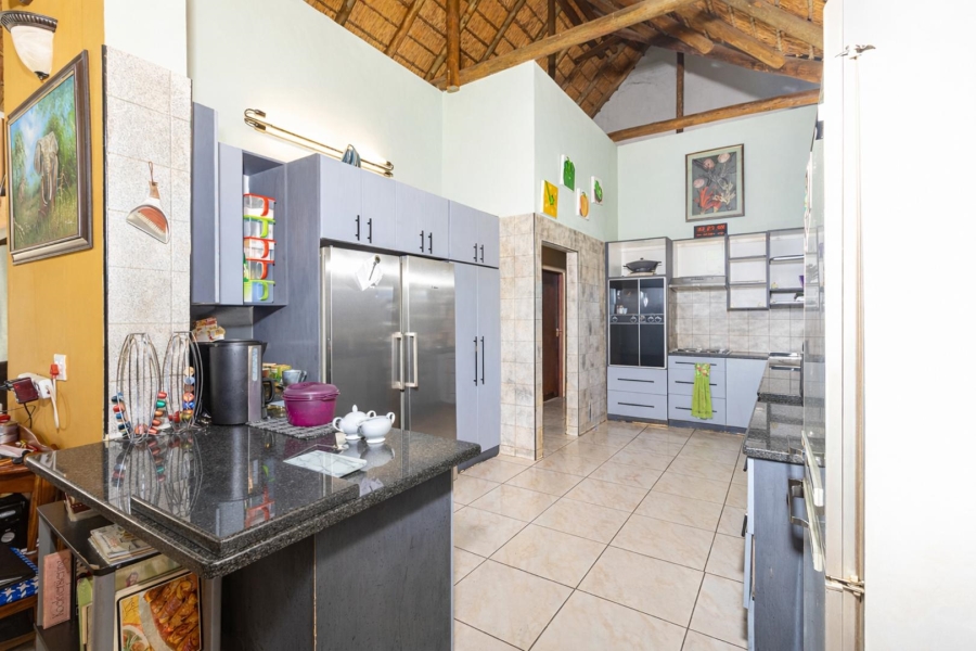 To Let 5 Bedroom Property for Rent in Melodie North West